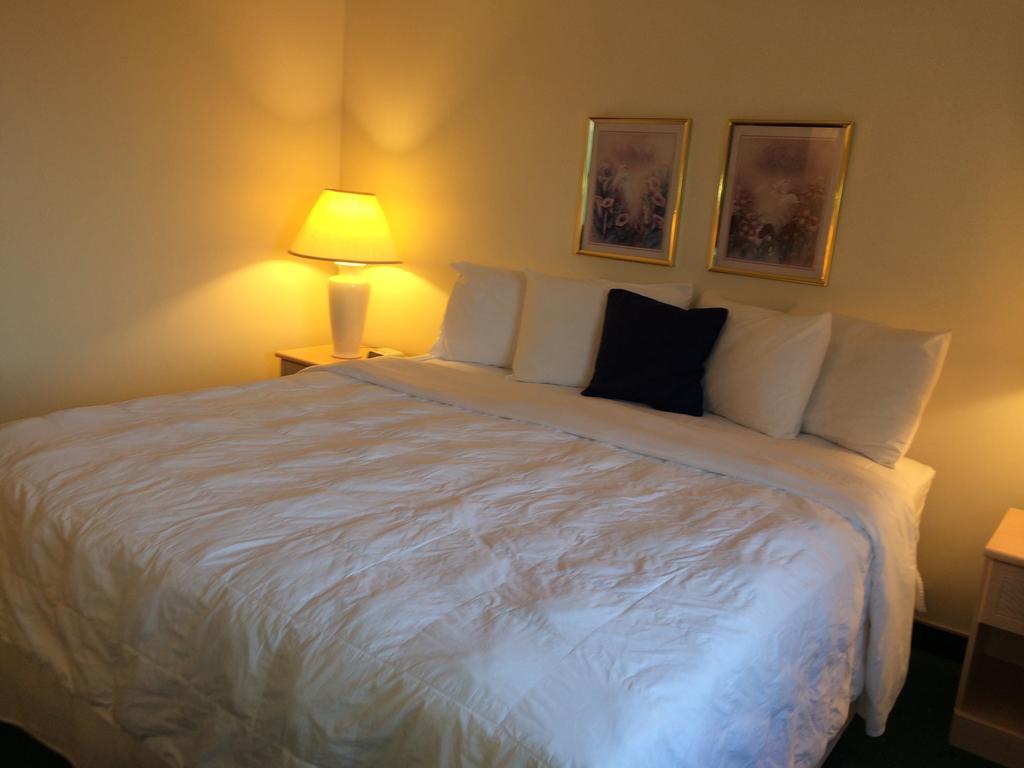 Americas Best Value Inn & Suites - Bluffton Quarto foto