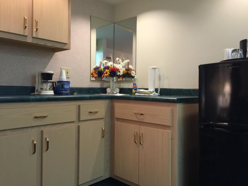 Americas Best Value Inn & Suites - Bluffton Quarto foto